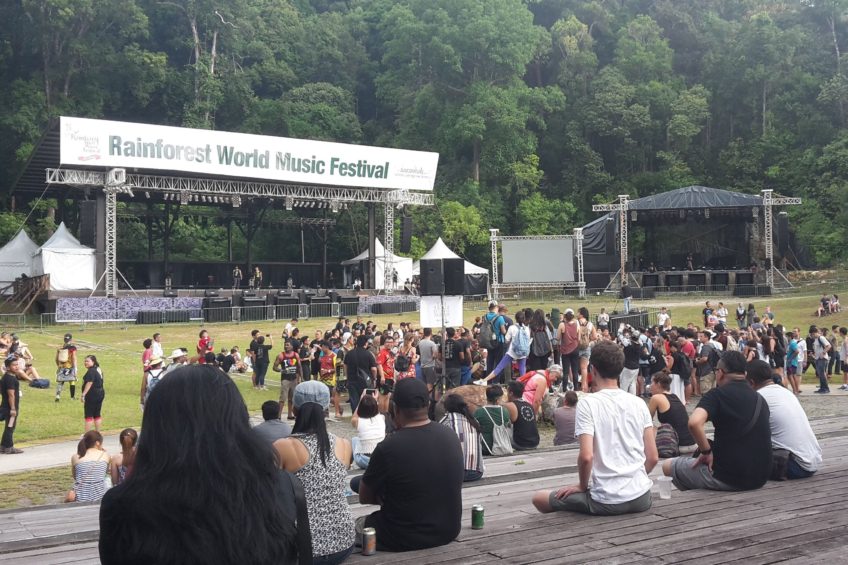 „Folk for people“ po malajsku